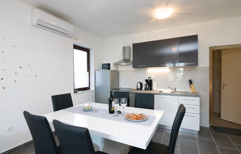 Apartments Devic Sukošan エクステリア 写真